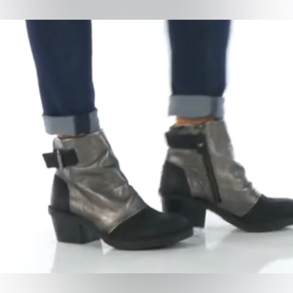 FLY London Dape897FLY silvery bronze and black leather ankle inside zip buckle